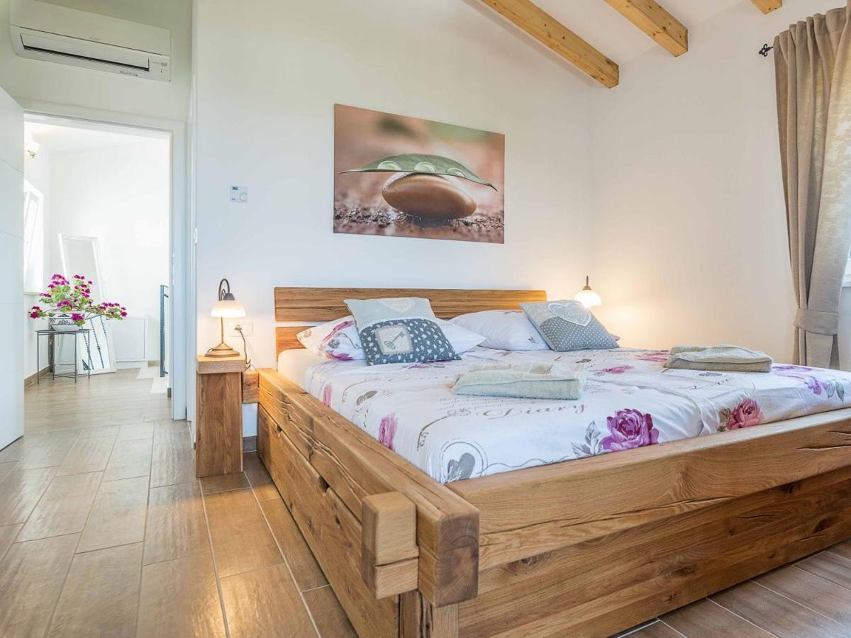 Moderne Istrische Steinvilla - 4 Sterne Mit Privatem, Beheizbaren Pool & Meerblick Kavran Esterno foto