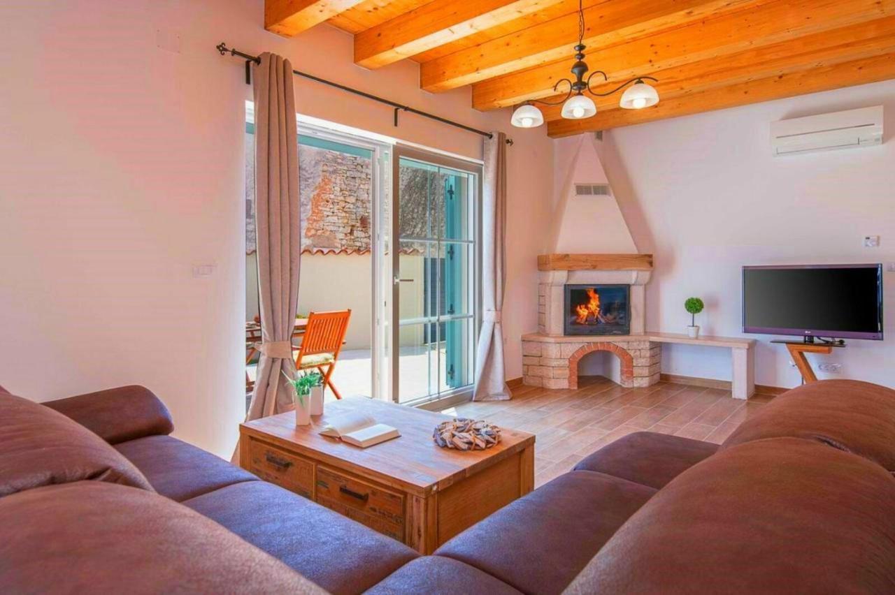 Moderne Istrische Steinvilla - 4 Sterne Mit Privatem, Beheizbaren Pool & Meerblick Kavran Esterno foto