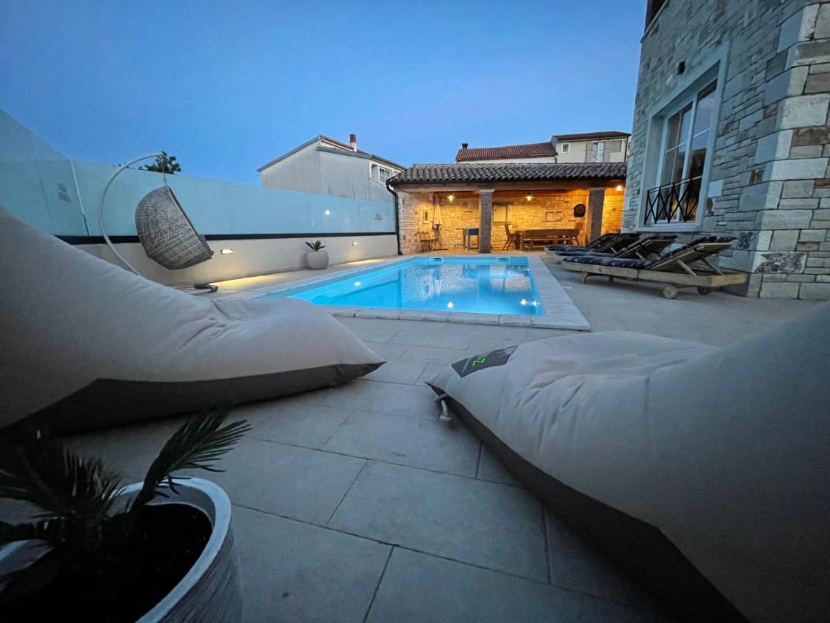 Moderne Istrische Steinvilla - 4 Sterne Mit Privatem, Beheizbaren Pool & Meerblick Kavran Esterno foto