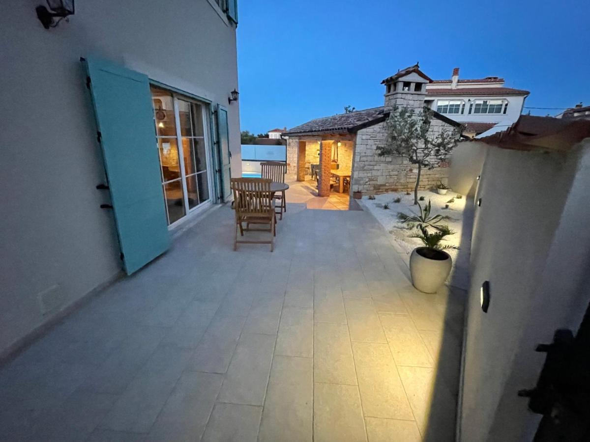 Moderne Istrische Steinvilla - 4 Sterne Mit Privatem, Beheizbaren Pool & Meerblick Kavran Esterno foto